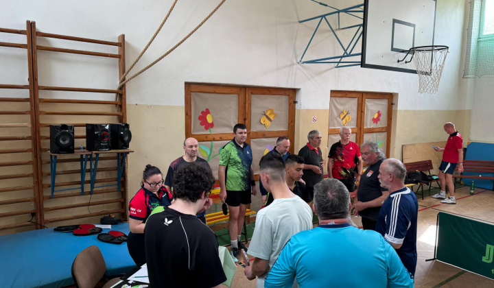 Akcie / Stolnotenisový turnaj pre rodičov a priateľov školy - foto