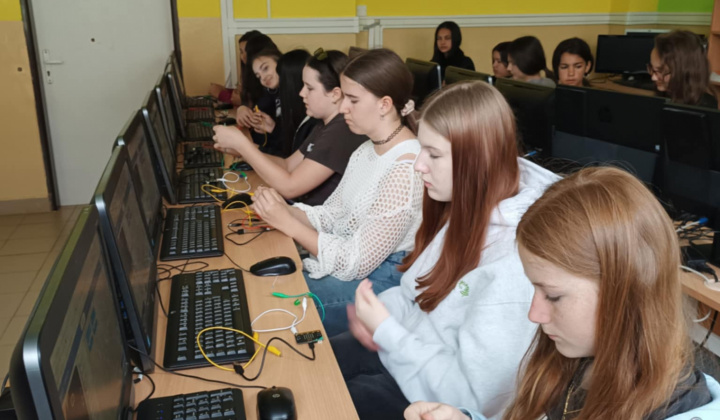 Akcie / Aj Ty v IT, alebo keď dievčatá programujú - foto