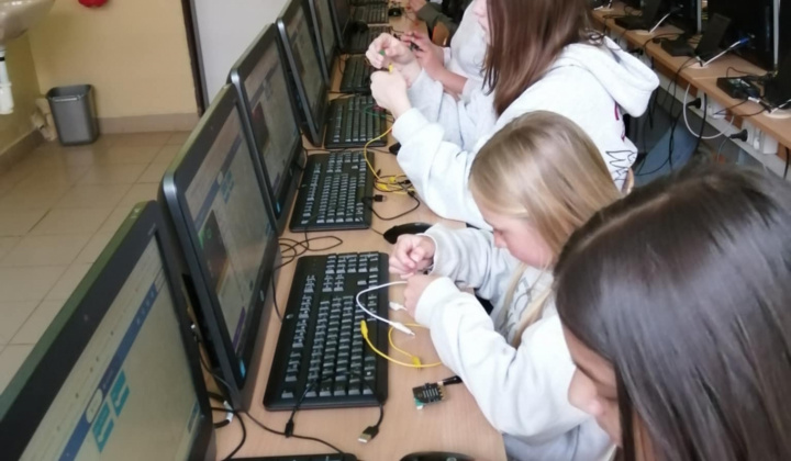 Akcie / Aj Ty v IT, alebo keď dievčatá programujú - foto