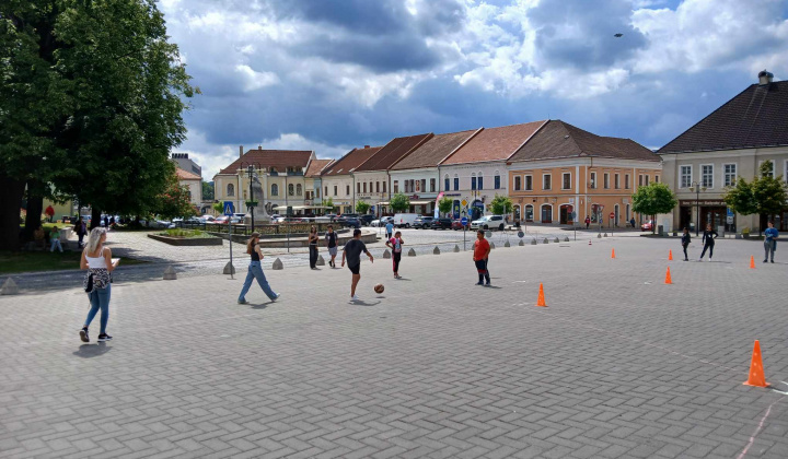Akcie / Čo sa hýbe, to je živé.  - foto