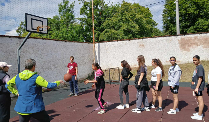 Akcie / Čo sa hýbe, to je živé.  - foto