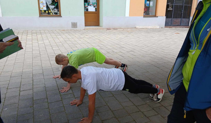 Akcie / Čo sa hýbe, to je živé.  - foto