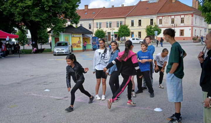 Akcie / Čo sa hýbe, to je živé.  - foto