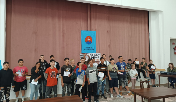 Akcie / Školský turnaj v dáme  - foto