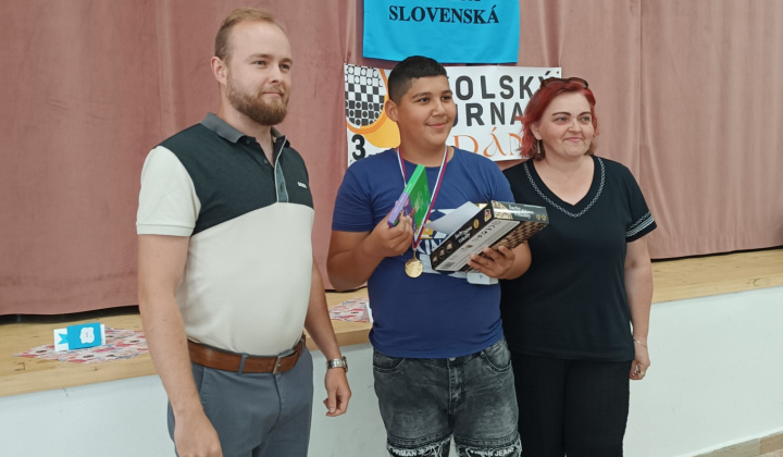 Akcie / Školský turnaj v dáme  - foto