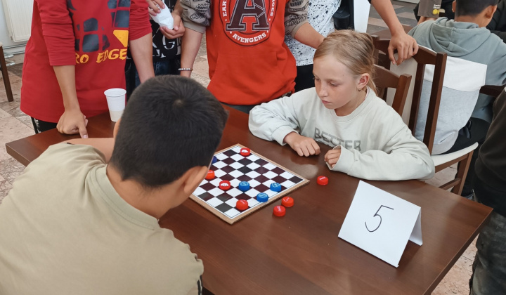 Akcie / Školský turnaj v dáme  - foto