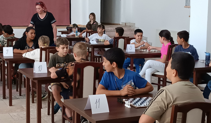 Akcie / Školský turnaj v dáme  - foto