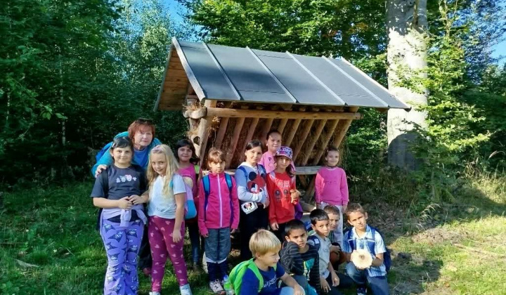 Akcie / Turistická vychádzka  - foto