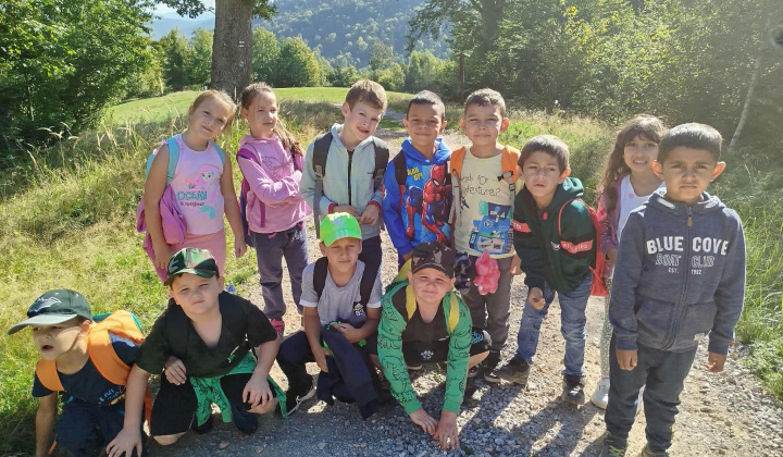 Akcie / Turistická vychádzka  - foto
