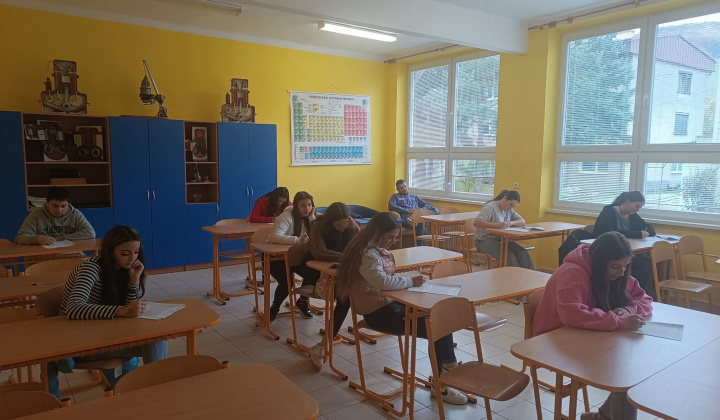 Súťaže / olympiády / Školské kolo Olympiády zo slovenského jazyka a literatúry  - foto