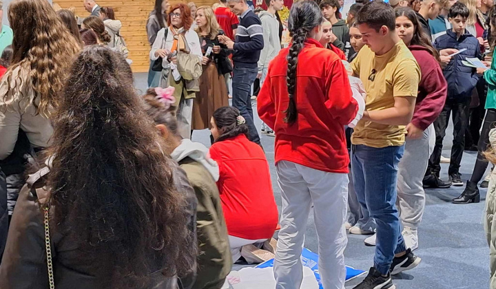 Akcie / Burza stredných škôl  - foto