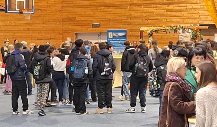 Akcie / Burza stredných škôl  - foto