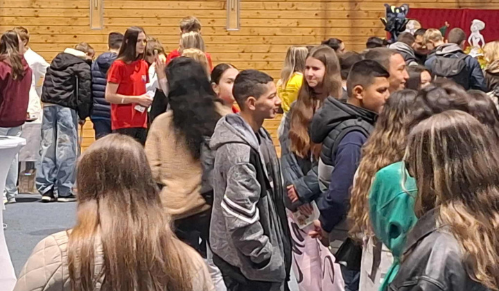 Akcie / Burza stredných škôl  - foto
