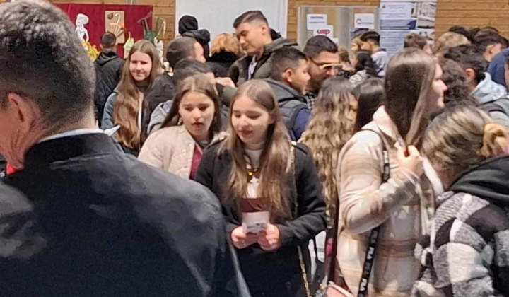 Akcie / Burza stredných škôl  - foto