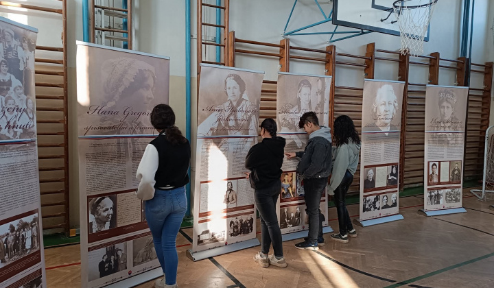 Akcie / Slovenské ženy v národnom hnutí - foto