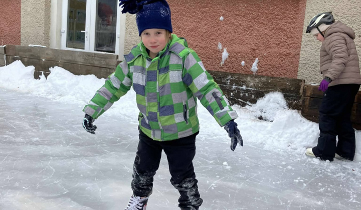 Akcie / Školské klzisko  - foto