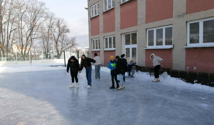 Akcie / Školské klzisko  - foto