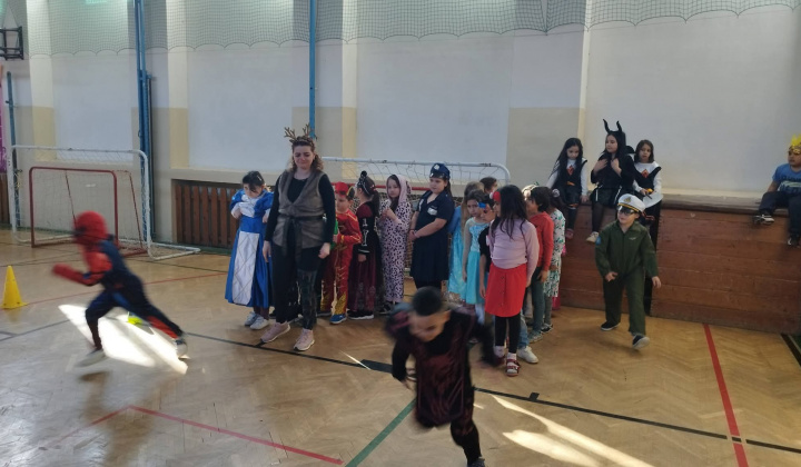 Akcie / Maškarný ples  - foto