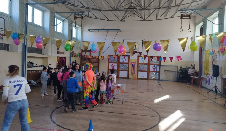 Akcie / Maškarný ples  - foto