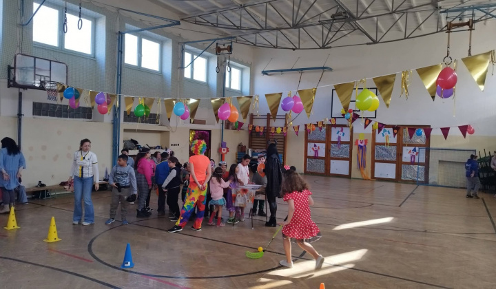 Akcie / Maškarný ples  - foto