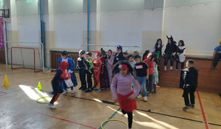 Akcie / Maškarný ples  - foto