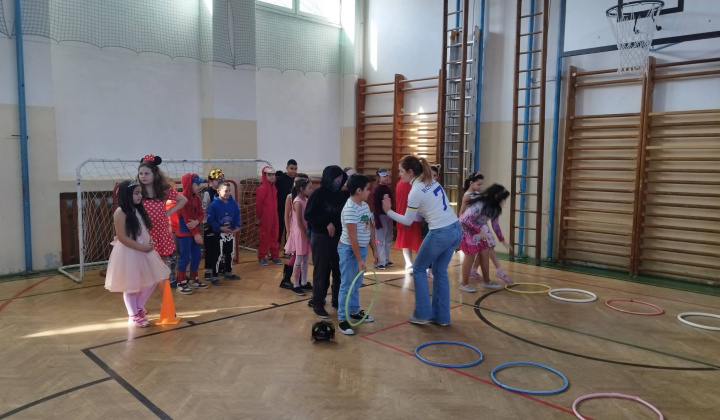 Akcie / Maškarný ples  - foto