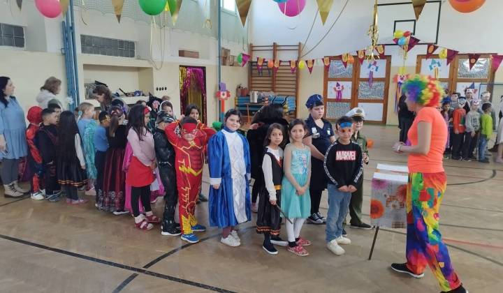 Akcie / Maškarný ples  - foto