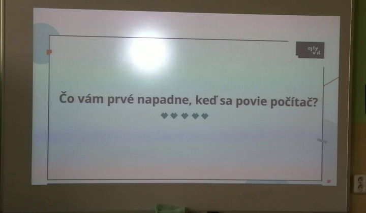 Akcie / Keď dievčatá programujú  - foto