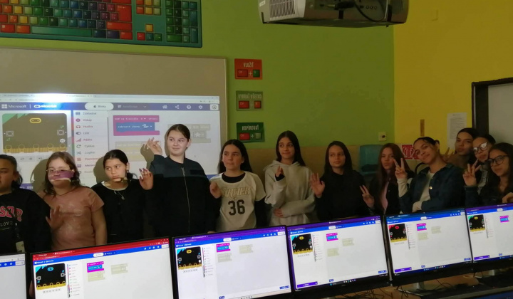 Akcie / Keď dievčatá programujú  - foto