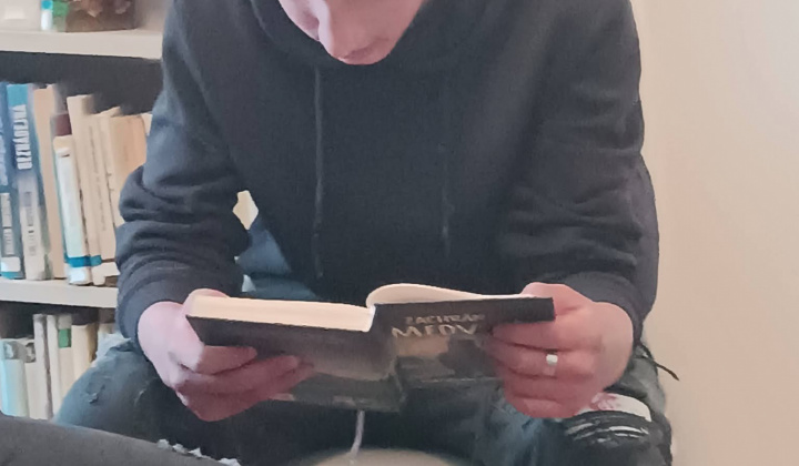 Akcie / Čítajme si... - foto