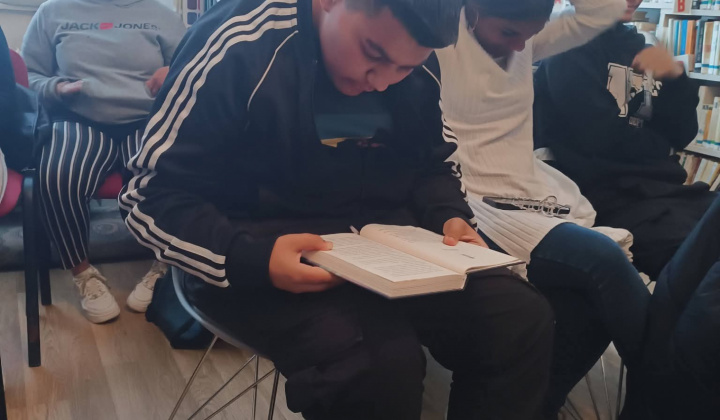 Akcie / Čítajme si... - foto