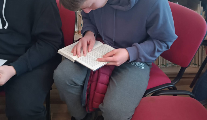 Akcie / Čítajme si... - foto