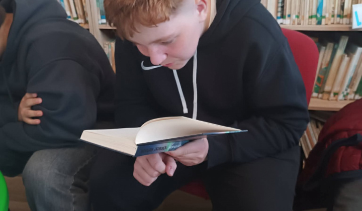 Akcie / Čítajme si... - foto