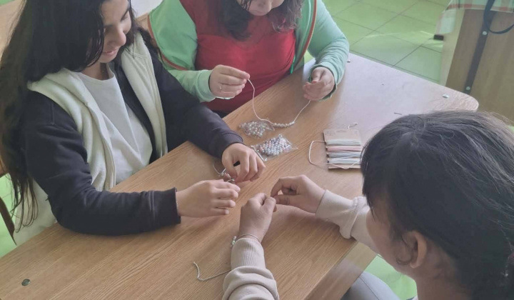 Akcie / Školský podporný tím  - foto