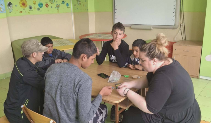 Akcie / Školský podporný tím  - foto