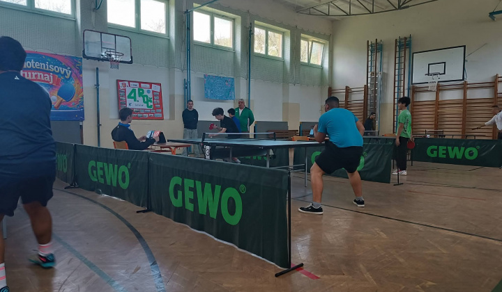 Súťaže / olympiády / Oslava Svetového dňa stolného tenisu - foto