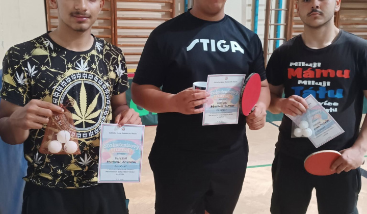 Akcie / Stolnotenisový turnaj pre rodičov a priateľov školy  - foto