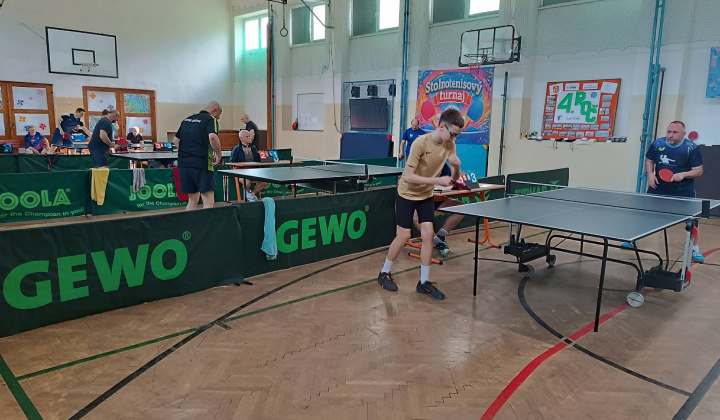 Akcie / Stolnotenisový turnaj pre rodičov a priateľov školy  - foto