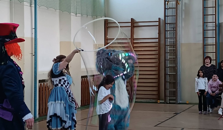 Akcie / Cirkus Galent - foto