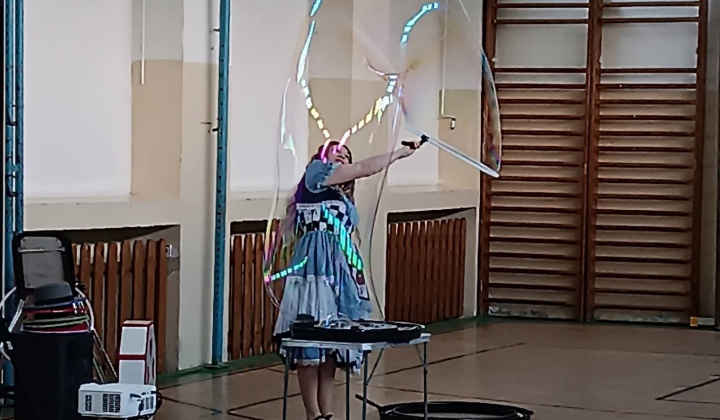 Akcie / Cirkus Galent - foto