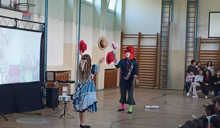 Akcie / Cirkus Galent - foto