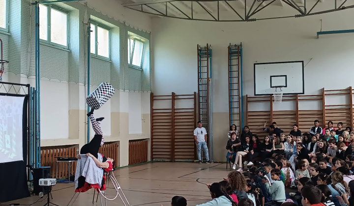 Akcie / Cirkus Galent - foto