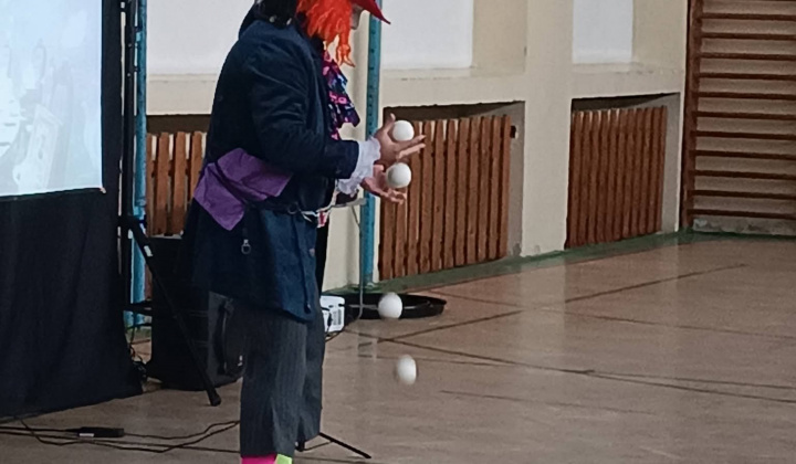 Akcie / Cirkus Galent - foto
