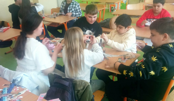 Akcie / Školský podporný tím a bezpečný internet  - foto