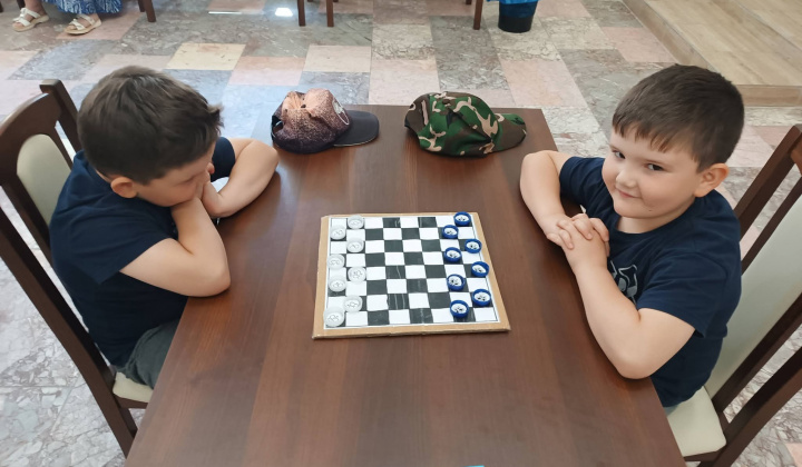 Akcie / Turnaj v dáme - foto