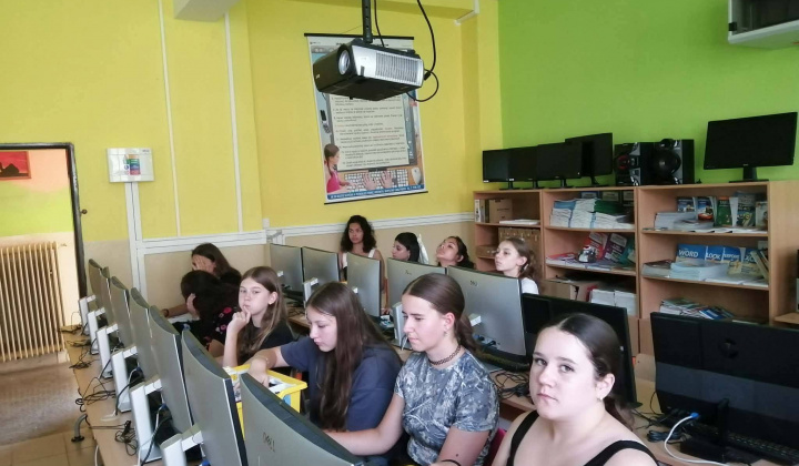 Akcie / Aj Ty v IT, alebo keď programujú dievčatá  - foto