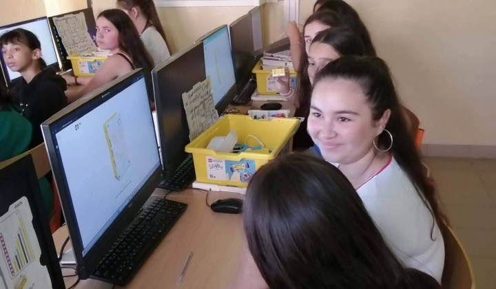 Akcie / Aj Ty v IT, alebo keď programujú dievčatá  - foto